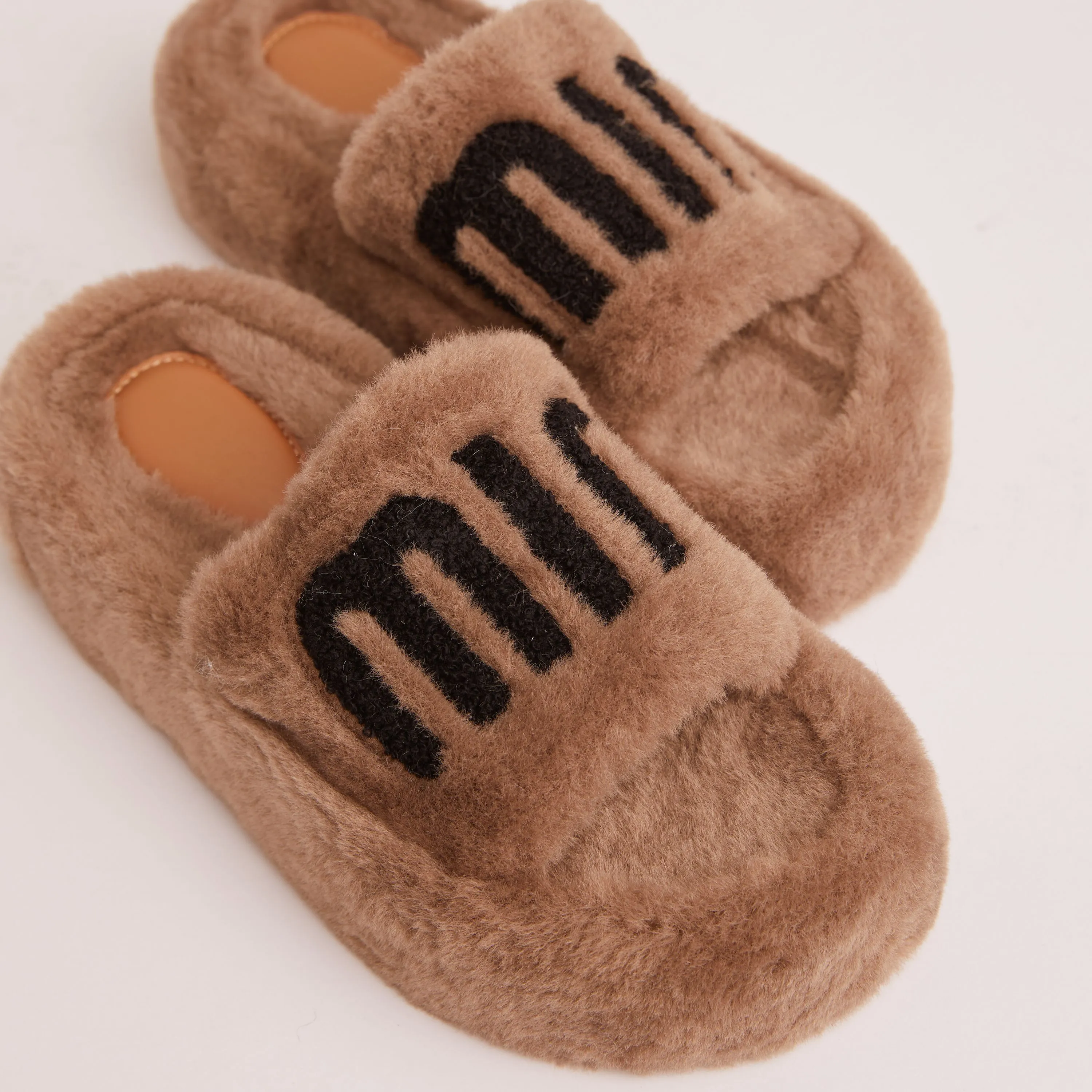 Chick Logo Detail Flat Slipper In Brown Faux Fur