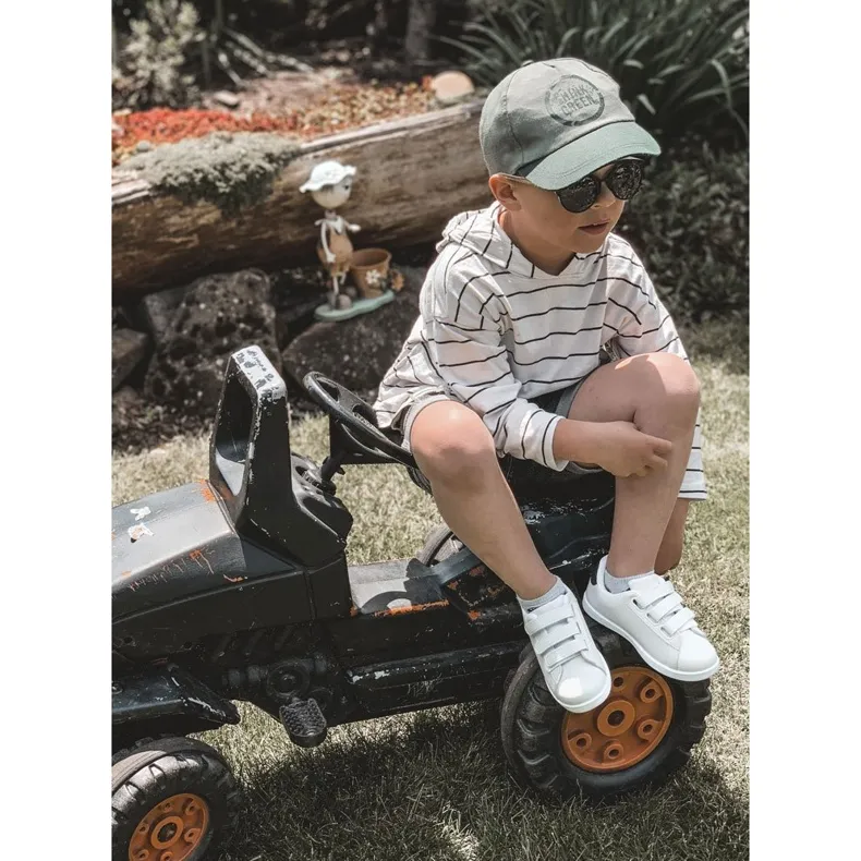 Children's black and white California sneakers with Velcro