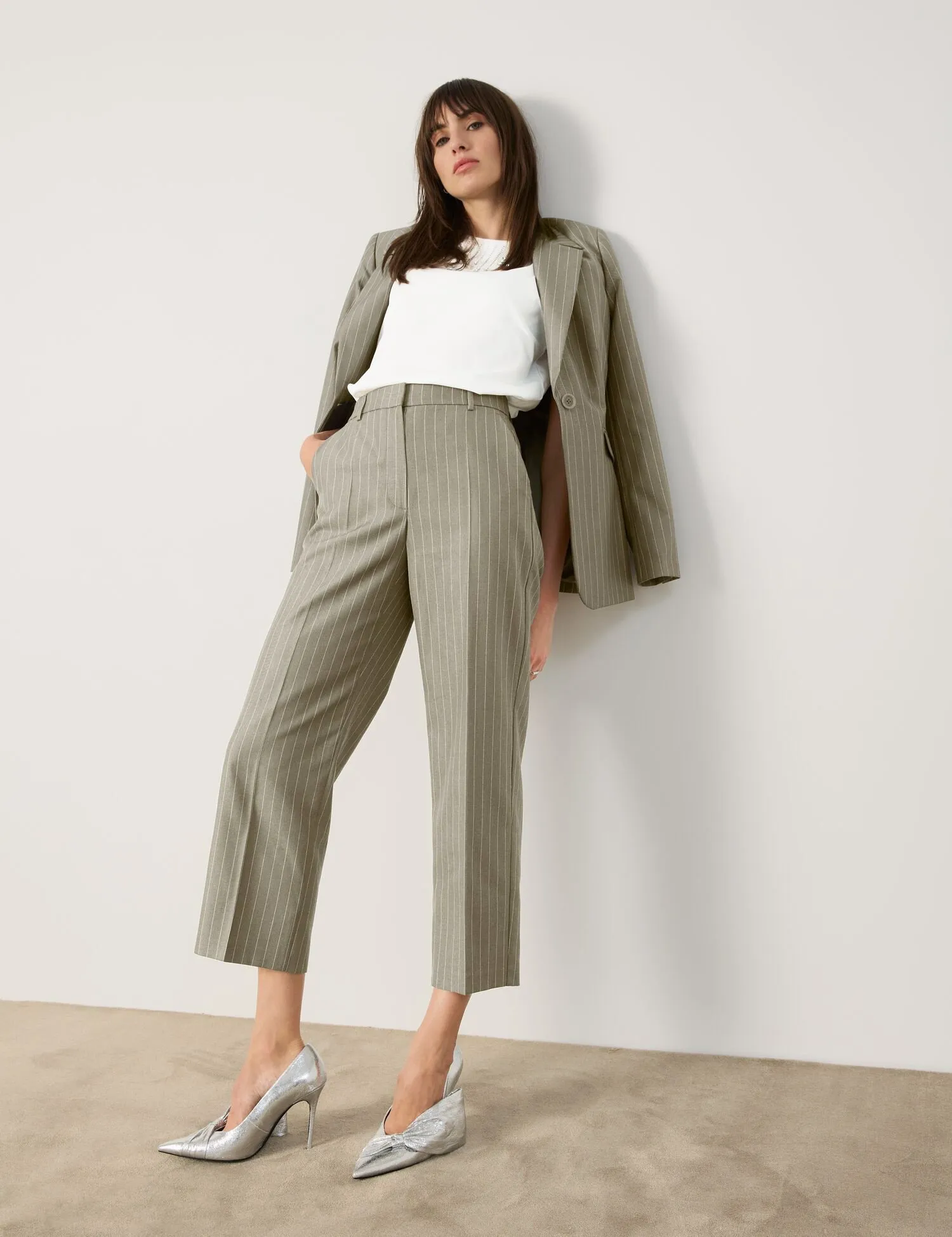 Fine 7/8-length pinstripe trousers in a straight fit