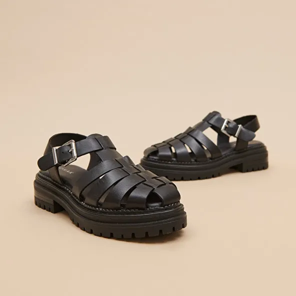 Platform sandals with wide straps in black leather