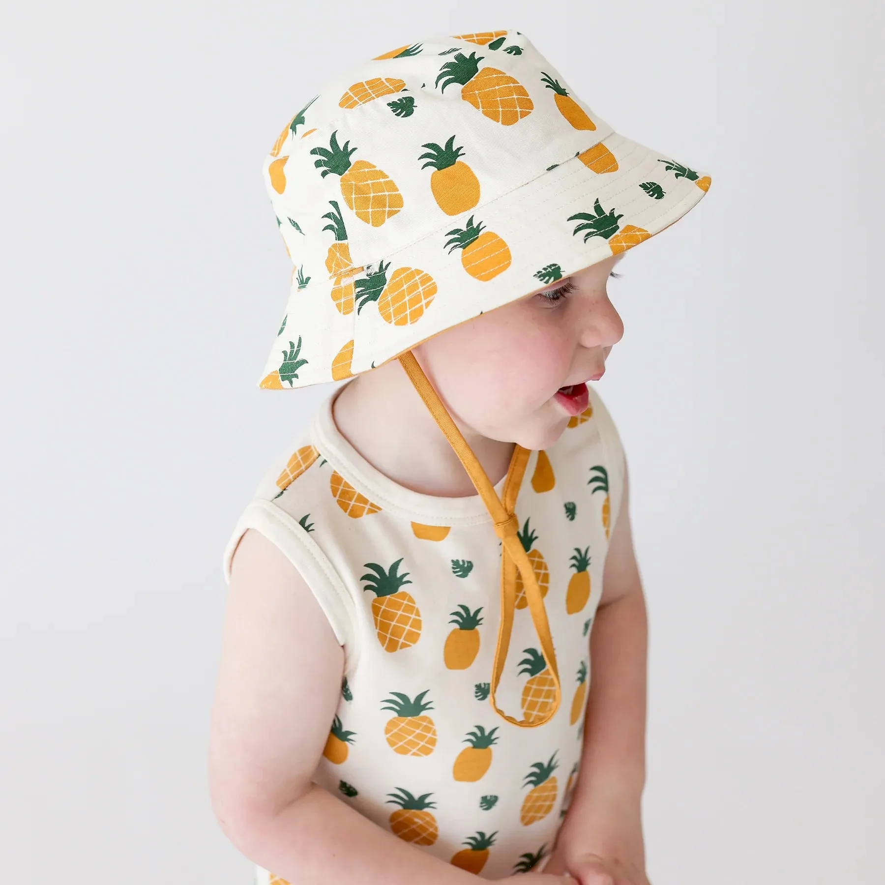 REVERSIBLE ORGANIC COTTON BUCKET HAT-PINEAPPLES