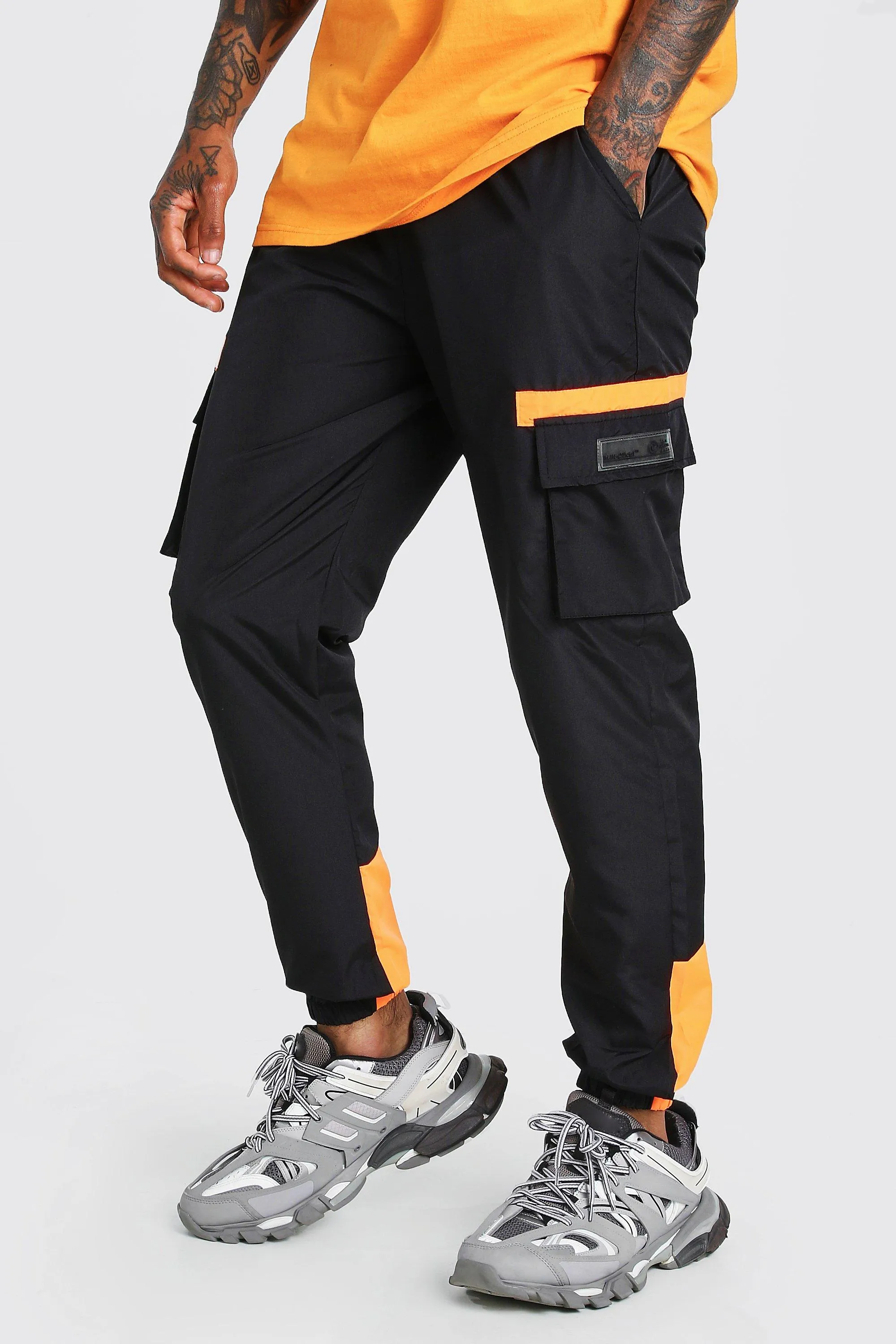 Shell Cargo Contrast Joggers With Rubber Badge | boohooMAN UK